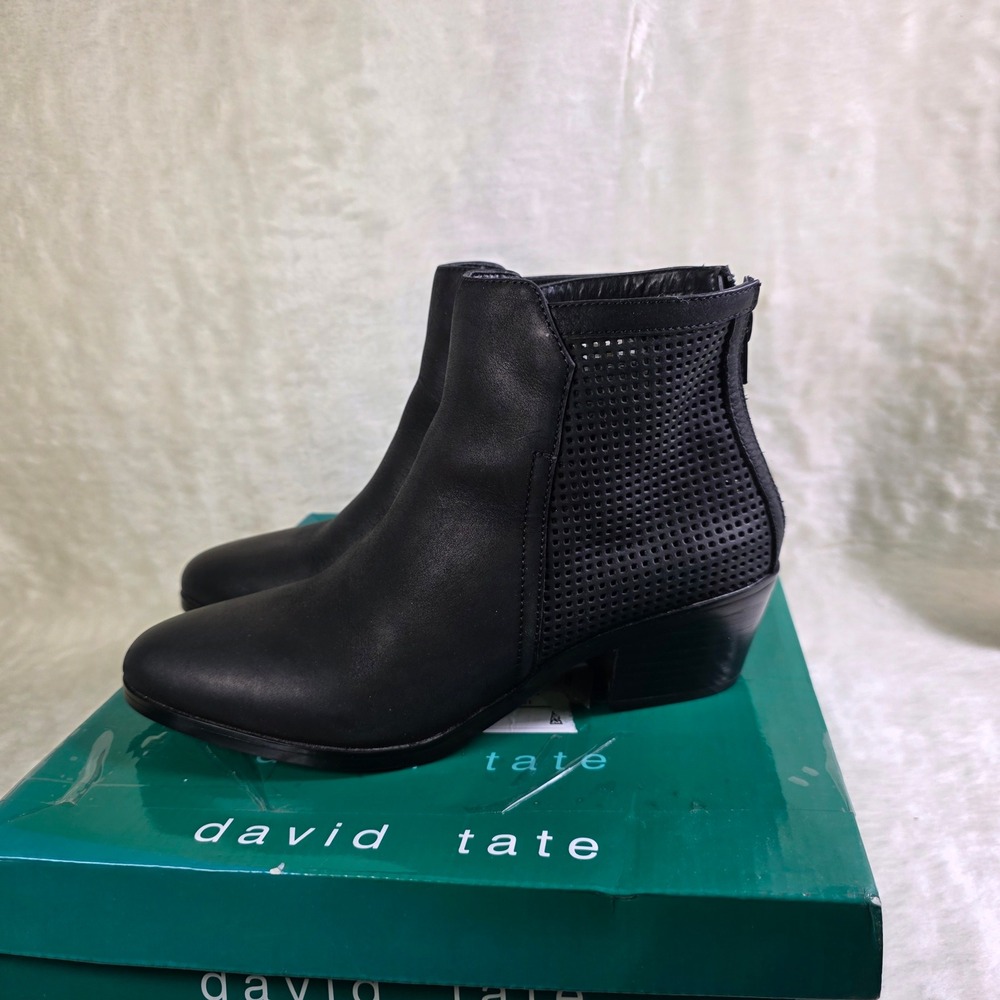 David Tate Ankle Boots Black Leather Perforated Back Zip Womens 7.5 WIDE NEW